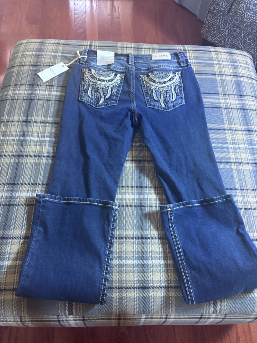 Miss Me Women's Mid Rise Boot Cut
Jeans Dark Wash Embellished Dreamcatcher - Picture 7 of 10